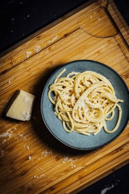  Cacio e Pepe: Một Sự Kết Hợp Hoàn Hao Giữa Sự Đậm đà Của B پنिर và Sợi Mì Al Dente!