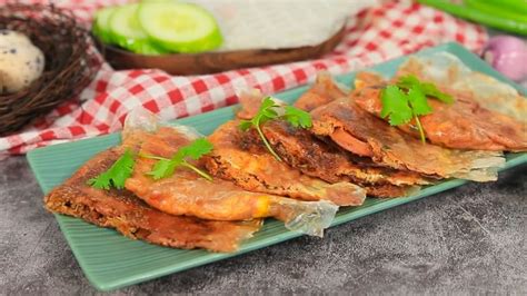  Lahmacun: Thịt Nướng Tẩm Ướp Giòn Rụm Trên Bánh Tráng Mỏng Tan Trong Miệng!